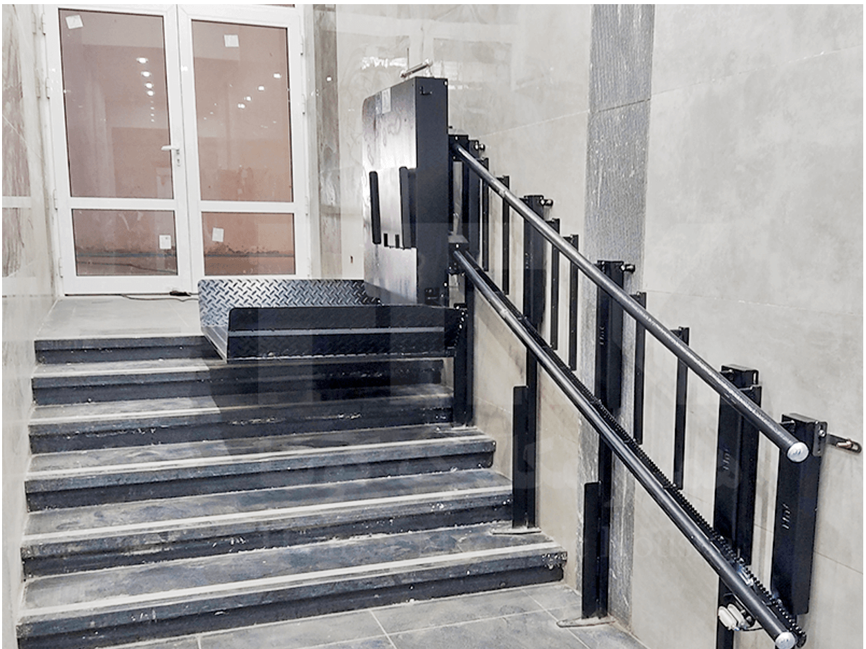 مزایای نصب بالابر ویلچر در خانه‌ها و اماکن عمومی