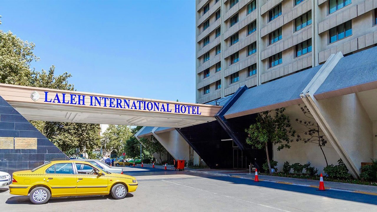 لحظاتی فرحبخش با اقامت در هتل لاله تهران