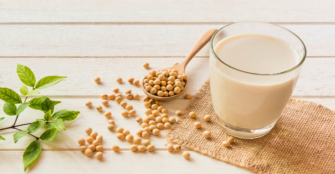 آیا شیر سویا مفید است؟ خواص و مضرات شیرسویا